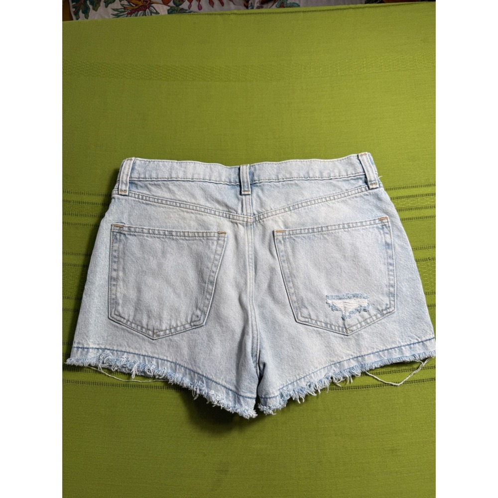 Gap Womens 4P 27 High Rise Stride Shorts Light Wash Distressed Frayed Denim 4in